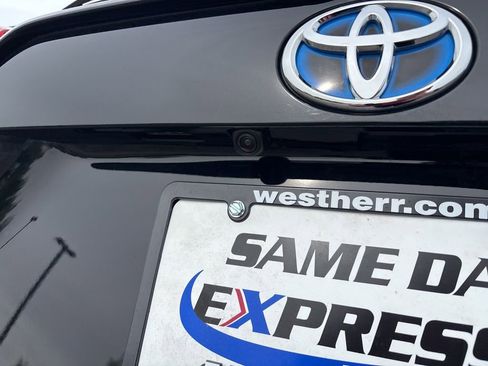 Used 2022 Toyota RAV4 SE w/ Weather & Moonroof Package AWD/4WD image 35