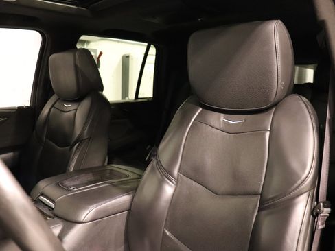 Used 2015 Cadillac Escalade Platinum image 13