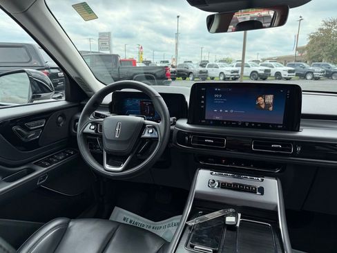 Used 2025 Lincoln Aviator AWD w/ Equipment Group 101A image 15