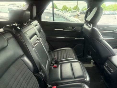 Used 2025 Ford Explorer ST-Line w/ ST-Line Street Pack AWD/4WD image 5
