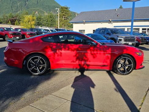 Used 2017 Ford Mustang GT Premium w/ Equipment Group 401A RWD image 4