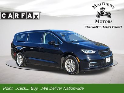 Used 2024 Chrysler Pacifica Touring-L