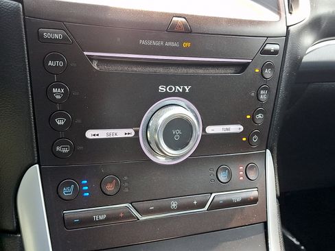 Used 2018 Ford Edge Titanium w/ Equipment Group 301A AWD/4WD image 18