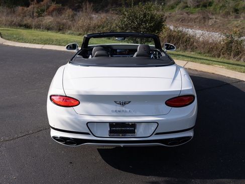 Used 2024 Bentley Continental GT image 9