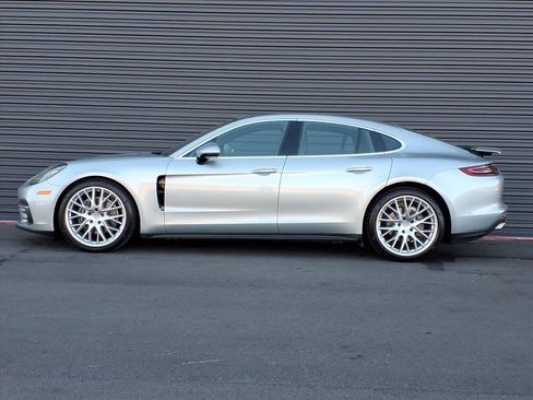 Certified 2019 Porsche Panamera image 2