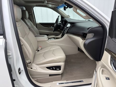 Used 2018 Cadillac Escalade ESV Premium Luxury image 23