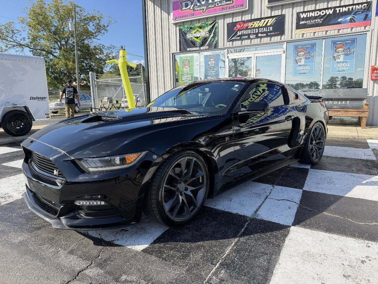 Used 2017 Ford Mustang Coupe RWD image 2