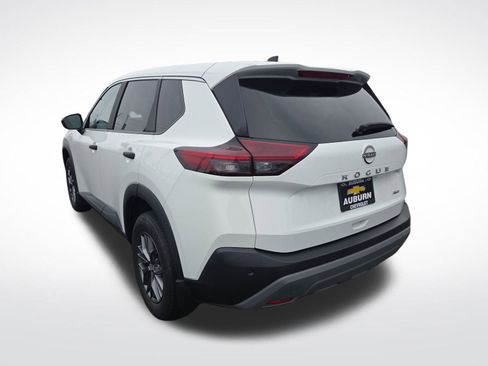 Used 2023 Nissan Rogue S image 5