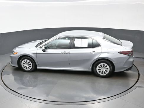 Used 2022 Toyota Camry LE FWD image 38