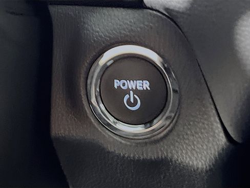 Used 2025 Toyota RAV4 XLE AWD/4WD image 24