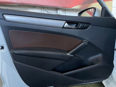 Used 2021 Volkswagen Passat 2.0T SE image 25