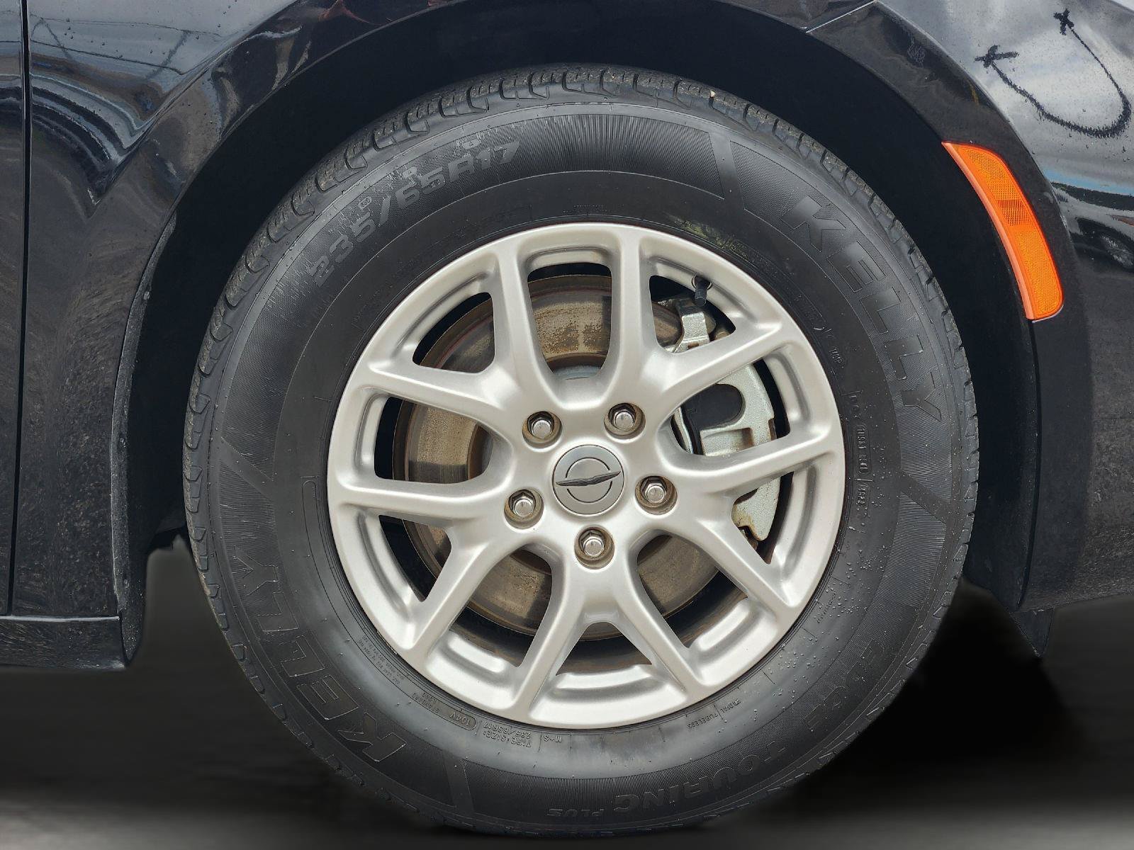Used 2024 Chrysler Pacifica Touring-L FWD image 10