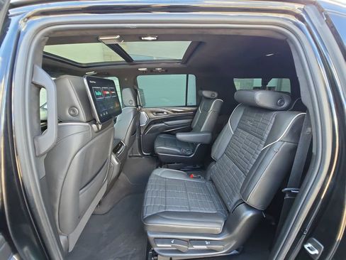 Used 2024 Cadillac Escalade ESV Sport Platinum w/ LPO, ONYX Package AWD/4WD image 28