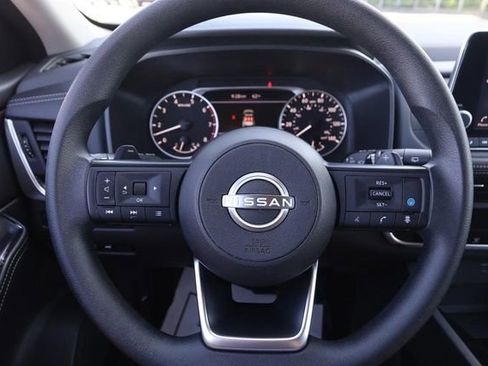 Used 2024 Nissan Rogue SV FWD image 11