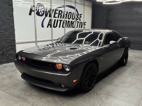 Used 2014 Dodge Challenger R/T RWD image 1