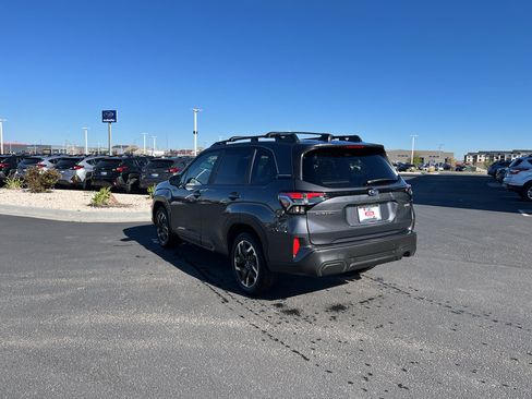 Used 2025 Subaru Forester Limited AWD/4WD image 3