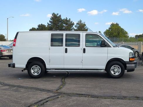 Used 2022 Chevrolet Express 2500 w/ Driver Convenience Package RWD image 9