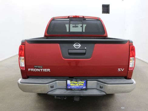 Used 2014 Nissan Frontier SV RWD image 4