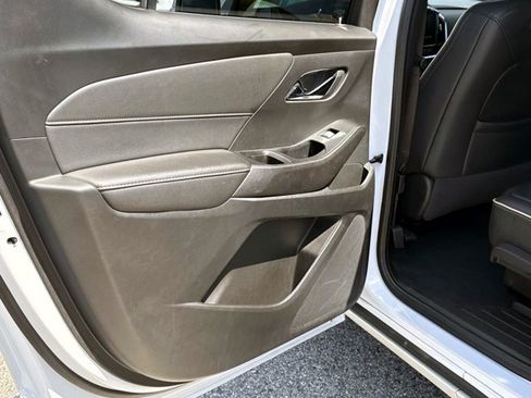 Used 2023 Chevrolet Traverse Premier FWD image 13