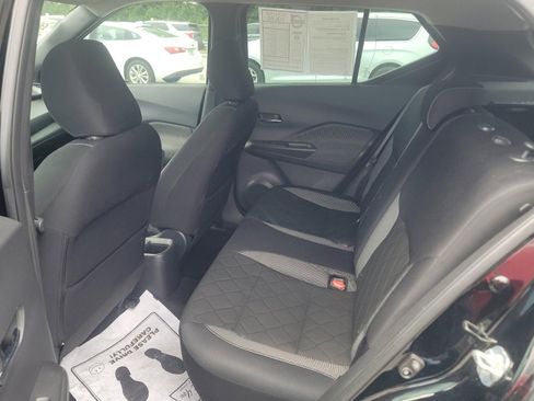 Used 2018 Nissan Kicks SV FWD image 11