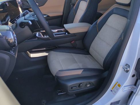 Used 2026 Chevrolet Equinox ACTIV FWD image 19