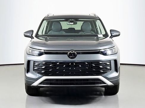 New 2026 Volkswagen Tiguan SE image 2