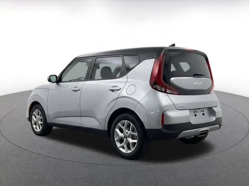 Used 2025 Kia Soul LX w/ LX Technology Package FWD image 6