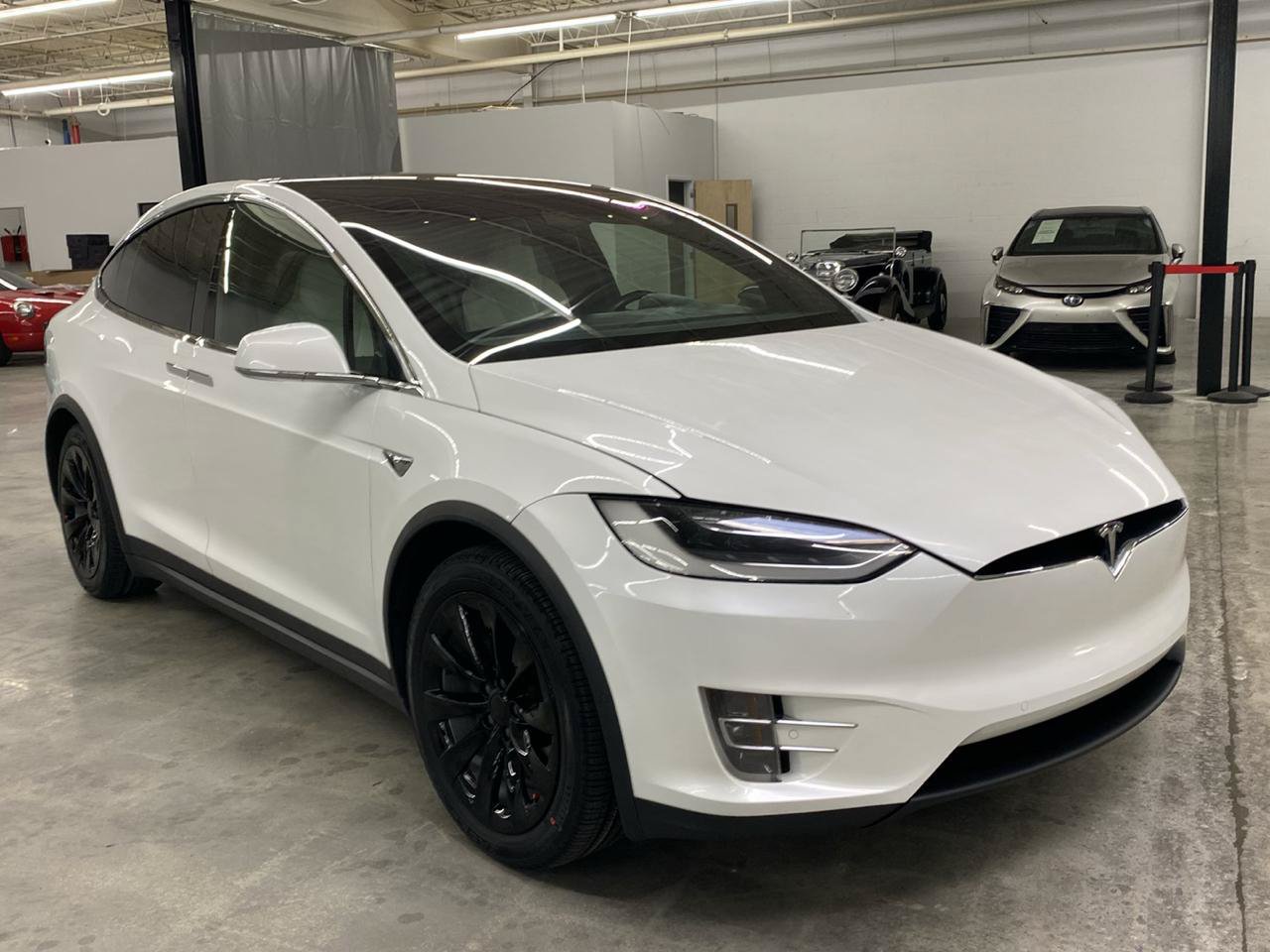 Used 2018 Tesla Model X 75D AWD/4WD image 4
