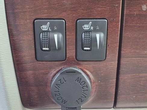 Used 2013 Toyota Sienna XLE w/ Entertainment Pkg image 12