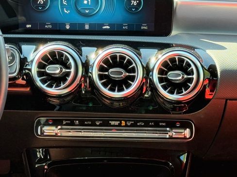 Used 2023 Mercedes-Benz CLA 250 CLA 250 image 14