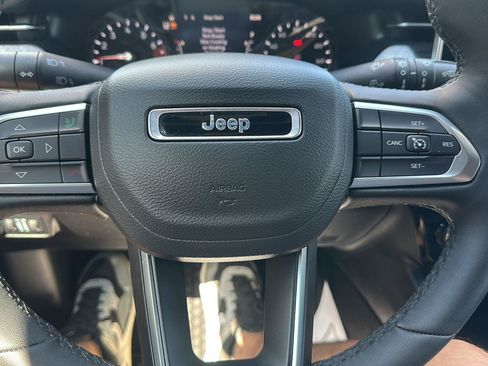 Used 2025 Jeep Compass Latitude w/ Convenience Group AWD/4WD image 21