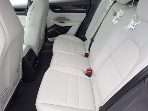 New 2026 Porsche Macan 4 Electric image 19