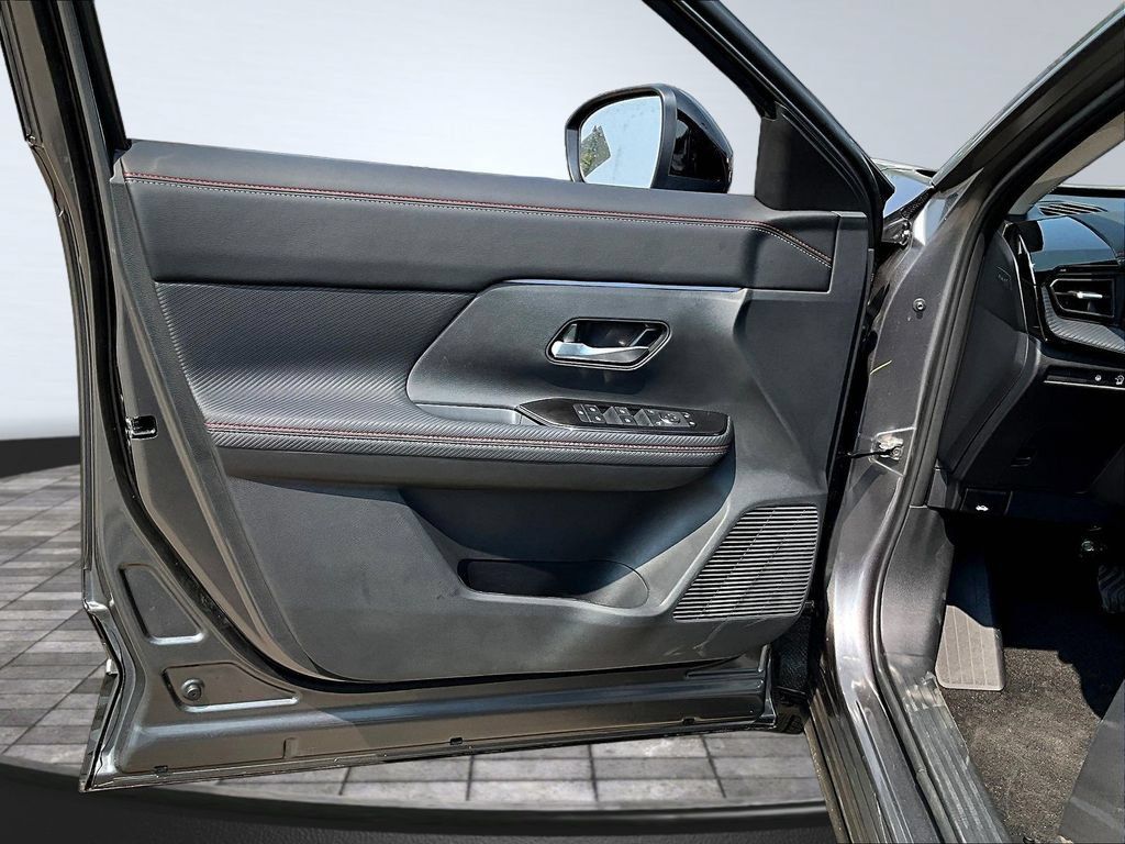 Used 2026 Nissan Kicks SR FWD image 26