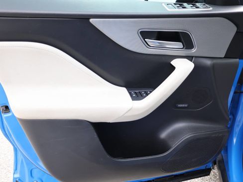 Used 2020 Jaguar F-PACE SVR image 12