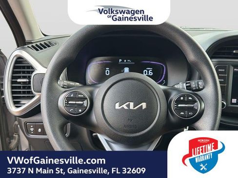 Used 2025 Kia Soul LX w/ LX Technology Package FWD image 23