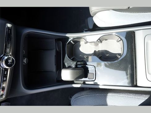 New 2025 Volvo EX40 Core w/ Climate Package image 17