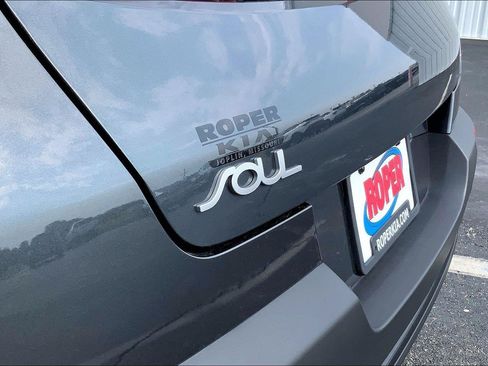 Used 2022 Kia Soul LX w/ Technology Package FWD image 8