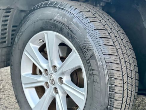 Used 2012 Toyota Highlander SE image 11