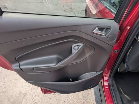 Used 2017 Ford Escape SE w/ Equipment Group 201A FWD image 9