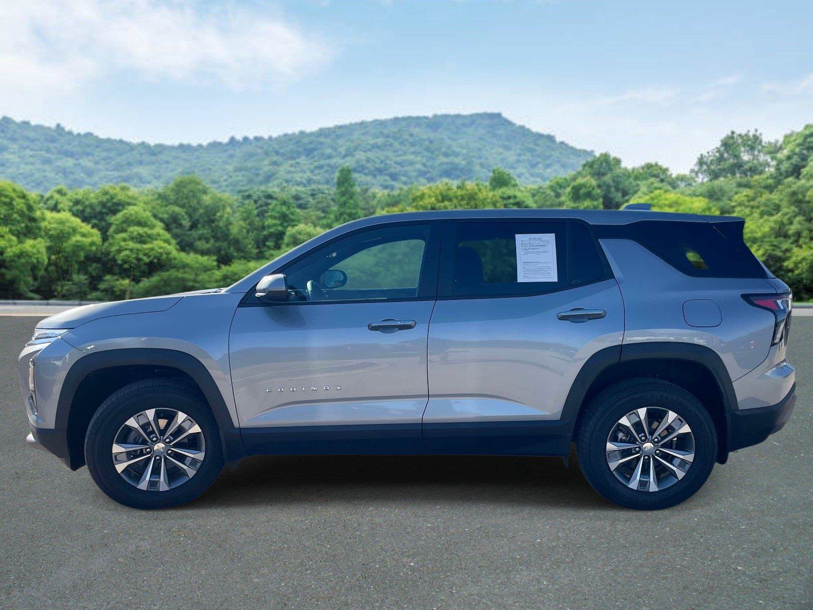 Used 2026 Chevrolet Equinox LT FWD image 6