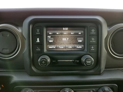 Used 2019 Jeep Wrangler Unlimited Sport S image 3