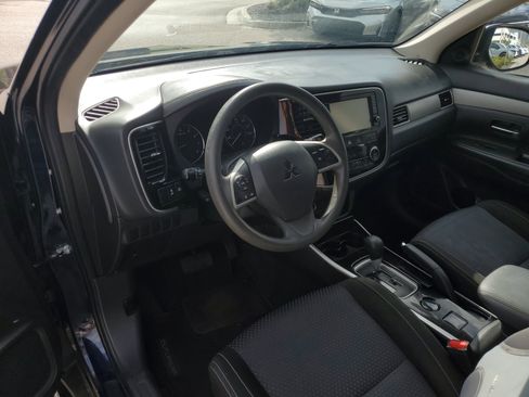 Used 2018 Mitsubishi Outlander ES image 23