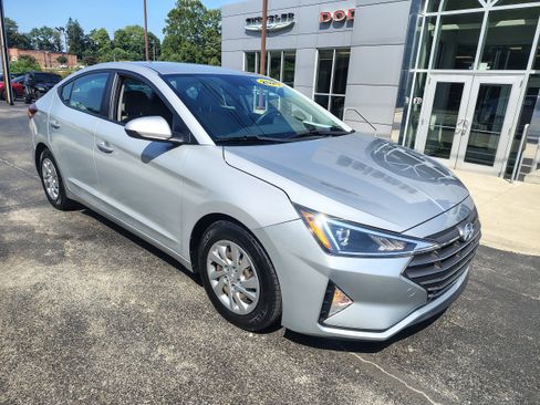 Used 2020 Hyundai Elantra SE FWD image 2