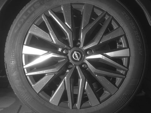 Used 2025 Nissan Altima 2.5 SV image 15