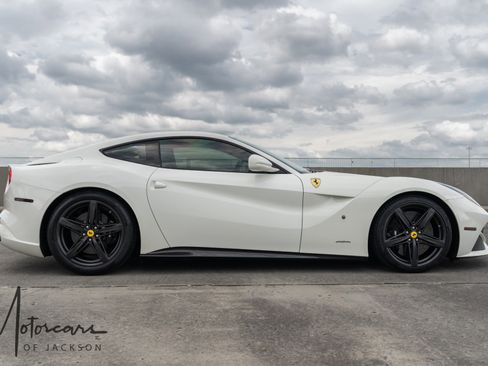 Used 2015 Ferrari F12 Berlinetta image 7