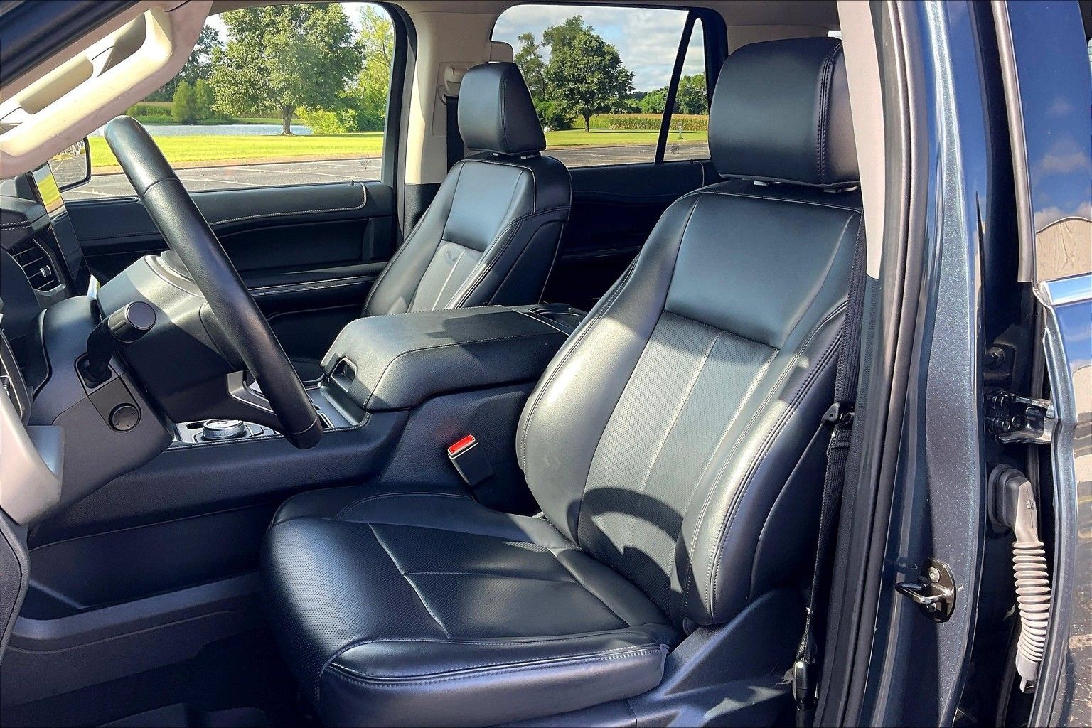 Used 2024 Ford Expedition XLT RWD image 7