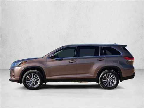 Used 2019 Toyota Highlander XLE image 8