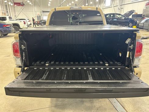 Used 2020 Toyota Tacoma TRD Off-Road w/ Technology Package image 19