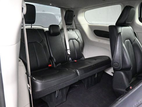 Used 2024 Chrysler Pacifica Limited FWD image 22