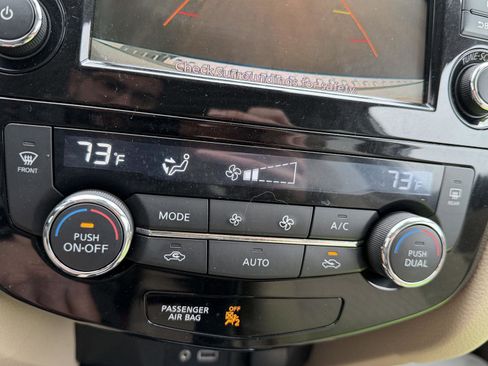 Used 2019 Nissan Rogue SV AWD/4WD image 19